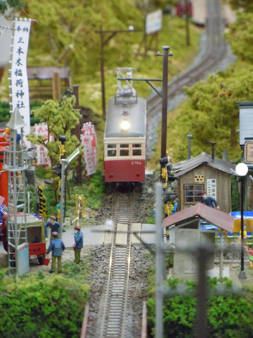 Japanese model trains embody precision, replicating every nuance with artistic finesse (source: Pinterest).