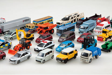 There are various of Japanese Tomica toy cars